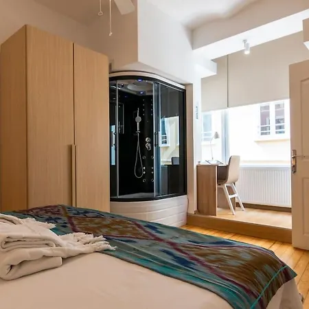 Bright Newly Renovated In The Heart Of Galata Apartmán